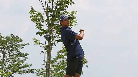 ZIANBEAU Edoc unloads a birdie blitz to salvage a 1-under 71 to grab the lead in the opening round of the boys’ 11-14 division of the ICTSI Pradera Verde Junior PGT Championship.