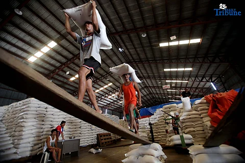 (August 13 2025) Workers at NFA warehouse in Balagtas Bulacan seen loading a sack of rice onto the truck to deliver to the various Kadiwa ng pangulo store in Bulacan area on Wednesday August 13 2025. The activity is part of the Department of Agriculture’s “P20 Benteng Bigas Meron Na Para sa Magsasaka” program, which aims to provide affordable rice to consumers while supporting local farmers amid rising prices of basic commodities. Photo/Analy Labor