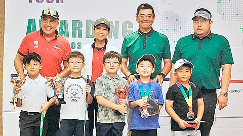 BOYS’ 5-7 division standouts of the Superkit Junior Elite Golf Tour at Summit Point Golf and Country Club in Lipa, Batangas: Champion Alonso Fabul, runner-up Blake Sy, and third-placer Lucas David, with Jean Bitangcol (4th) and Joaquin Aguirre (5th). Also in photo: JGFP directors AJ Adivisio and Mariel Macasaet, Superkit executive Stanley Loo, and JGFP president Oliver Gan.