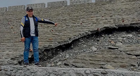 ‘Ampaw’ on so many levels For Mindoro Governor Humerlito ‘Bonz’ Dolor, being barred from inspecting a flood control project in his province for lack of a written permit from the Department of Public Works and Highways is an irony as hollow as the shoddy construction he saw with his own eyes.