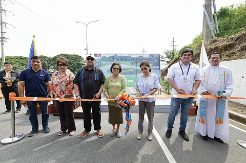 The Clark Development Corporation (CDC) has opened a P126-million newly upgraded road that will ease traffic going to and from the Clark International Airport (CRK) on August 14, 2025.
The new P126-million road will also lead to the proposed Clark Multi-Specialty Medical Center and will support further development inside the said Freeport zone.
