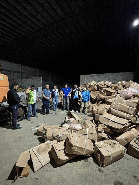Authorities inspect the seized boxes of hot meat which were intercepted along Barangay Sta. Rosa 1 in Marilao, Bulacan late Wednesday.