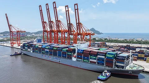 The WAN HAI A16 during its maiden call at Contecon Manzanillo