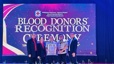MITSUBISHI Motors Philippines receives the Platinum Award from the Philippine Red Cross during the Blood Donors’ Recognition Ceremony in Santa Rosa City. Shown are: MMPC vice president for Safety, Health and Environment under the Manufacturing Division, Marfel Ancheta (center), and MMPC Manufacturing assistant manager Von Karlo Divinagracia receiving the Blood Services Platinum Award from representatives of the Philippine Red Cross.