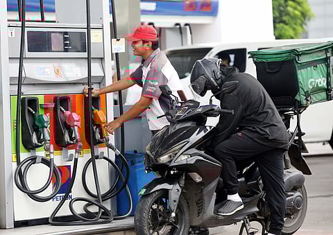 Oil prices are projected to rise next week, with diesel expected to increase by P0.20 to P0.40 per liter and gasoline by P0.40 to P0.60, driven partly by geopolitical tensions abroad.