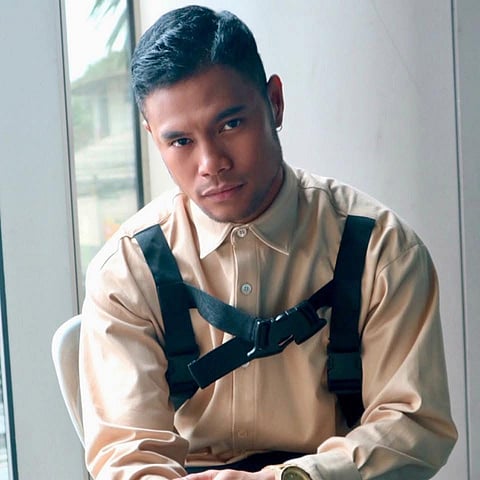 Singer Bugoy Drilon fulfills a promise for his family