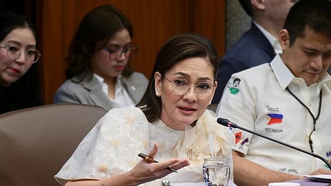 Senate Deputy Minority Leader Risa Hontiveros inquired whether the Department of Public Works and Highways is aware of the practice among erring contractors, particularly firms linked to Sarah Discaya, of lending out their licenses to third parties who then repeatedly subcontract government projects.
(📸 Voltaire Domingo/Senate Social Media Unit)
