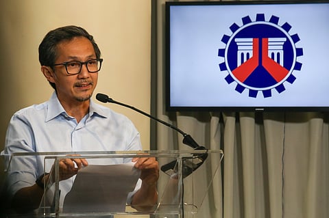 Secretary Vince Dizon addresses the media after taking his oath as Secretary of the Department of Public Works and Highways at the Malacañang Press Briefing Room on the morning of 01 September 2025. He reiterated the president’s directive to “clean the department,” calling for courtesy resignations from undersecretaries, assistant secretaries, and district engineers.