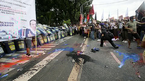 Militant groups stage a protest outside the premises of the House of Representatives on Quezon City on Friday, 5 September 2025, to condemn the leading role of the DPWH in the anomalous flood control projects and widespread corruption in the government’s infrastructure programs.