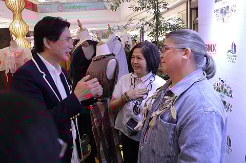 SM Supermalls president Steven Tan (left) shares a light moment with Association of Negros Producers leaders Ina Gaston (president) and Mary Ann Colmenares (vice president) during the launch of HIMBON: The 39th Negros Trade Fair which champions Negrense heritage, culture, and MSMEs on a national stage.