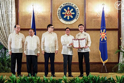 BCDA President and Chief Executive Officer Joshua Bingcang (rightmost) accepts the certification from President Ferdinand Marcos Jr for placing 6th among the 15 top dividend remitter GOCCs as of 12 September 2025, at Malacanang Palace.