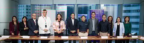 IN PHOTO (L-R): Raymond Anthony Cirujano, Team Head; Juan Jesus Macapagal, Division Head; Barbara Untalan, Corporate Banking Group Head; and Louie Cruz, Institutional Banking Head; with Jimmy Villaroman, President, Aboitiz Renewables Inc.; Sandro Aboitiz, Chief Finance Officer, Aboitiz Power Corp.; Alex Coo, Chief Operating Officer, Aboitiz Renewables Inc.; Marsha Santos, Chief Finance Officer, Aboitiz Renewables Inc.