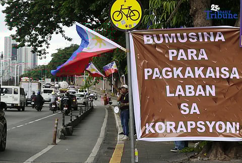 Nurses link arms vs corruption in ‘Human Chain’ protest along E. Rodriguez