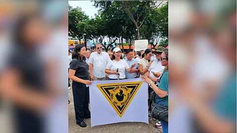CEBU Gov. Pam Baricuatro (center) joins the anti-corruption rallies held at Fuente Osmeña and Plaza Independencia.