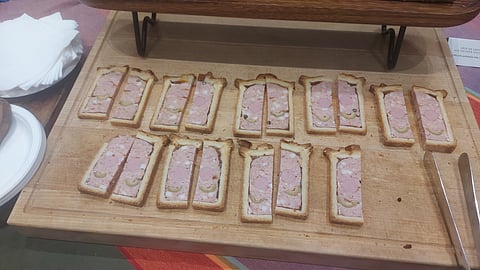 Pate en Croule ala Chicken Galantina.