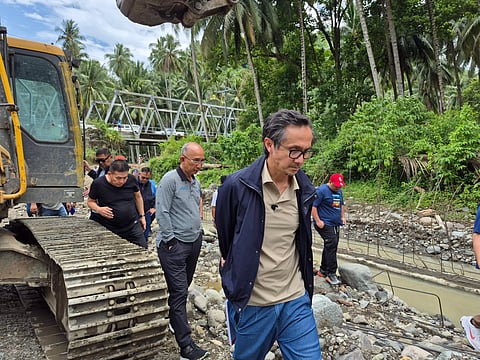 Secretary Vince Dizon showed frustration when he and ICI special advisor, Baguio City Mayor Benjamin Magalong, discovered another ghost government project in Jose Abad Santos, Davao Occidental, on Thursday.