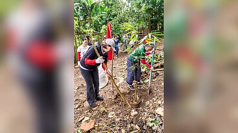 ABOITIZ Foundation president Ginggay Hontiveros-Malvar (left) and Buot-Taup barangay captain Rosalita Callino lead the planting of bamboo seedlings along the Mananga River in Cebu during World Bamboo Day on 18 September.