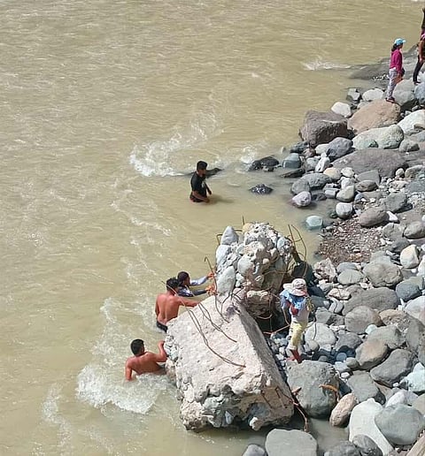 Rescuers search for the five -year old boy who was reported to have been swept by the water current of the Pasil River in Pasil, Kalinga on September 30, 2025. |