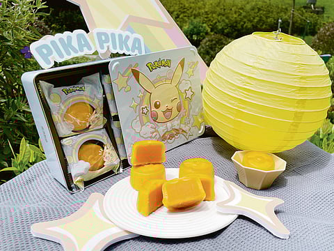 Pokémon-inspired mooncake and gift box.