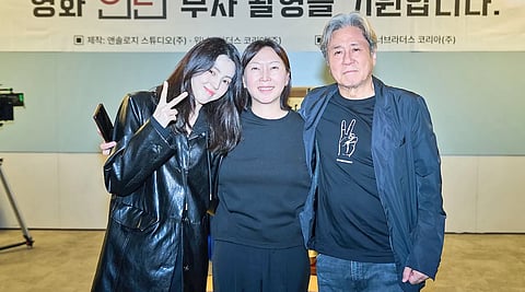 Han So Hee, director Kim Do Young and Choi Min Sik.