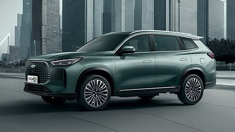 THE new Chery Tiggo rEV Luxury Edition offers seven seats, hybrid efficiency, and a lower price tag.