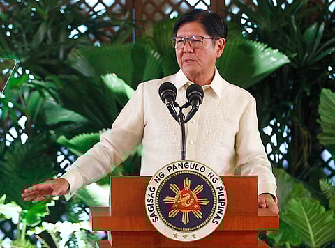 President Ferdinand R. Marcos Jr. led the oath-taking of the new officers of the League of Cities of the Philippines (LCP) and the League of Municipalities of the Philippines (LMP) at the Kalayaan Hall in Malacañang Palace, Manila, on October 7, 2025.
Taking their oath before the President were San Juan City Mayor Francis Javier M. Zamora, LCP President; Echague, Isabela Mayor Faustino A. Dy V, LMP President; Rep. Joseph Sto. Niño B. Bernos, LMP President Emeritus; and Roxas City Mayor Ronnie T. Dadivas, LCP National Vice Chairperson.