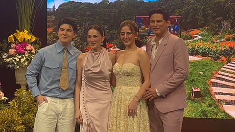 Showbiz Couple Carmina Villaroel, Zoren Legaspi with twins Mavy and Cassy Legaspi