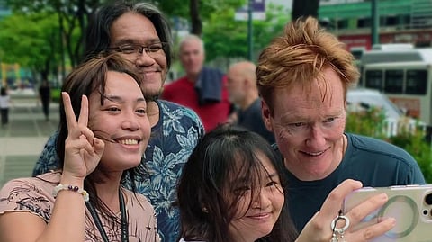 Conan O'Brien with fans in BGC.