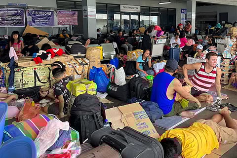Hundred sea passengers stranded