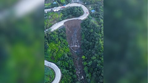 Buda Highway blocked At dawn Sunday, the full scope of the landslide
near Overview Park in Palacapao emerged, cutting off the lone route
between Bukidnon and Davao. Repairs are underway as traffic is rerouted
through Valencia or Maramag.