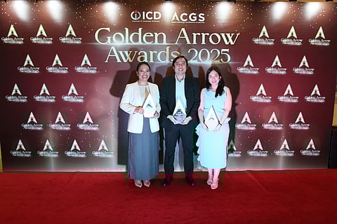 Joining President Ferdinand R. Marcos Jr. (second from right) in the ceremonial awarding of Certificates of Lot Award to beneficiaries of the Social Housing Finance Corporation’s Enhanced Community Mortgage Program during the National Housing Expo at the World Trade Center in Pasay City on Thursday, 23 October are Department of Human Settlements and Urban Development Secretary Jose Ramon Aliling (third from right), SHFC president and CEO Federico Laxa (left), NHA general manager Joeben Tai and Pag-IBIG Fund CEO Marilene Acosta.