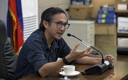 Department of Public Works and Highways Secretary Vince Dizon speaks during a press conference in the DPWH head office in Port Area, Manila on 10 October 2025. He announced the suspension of road reblocking activities nationwide, pending issuance of a Department Order that will set new guidelines as to the projects' implementation.