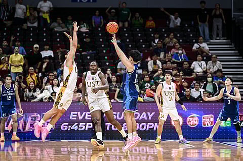MATT Erolon nails the game-winning basket that lifted Adamson to a thrilling 97-96 win over UST in Season 88 UAAP men’s basketball tournament on Wednesday.