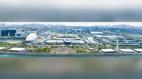 SM Prime Holdings Inc. is eyeing to raise P17 billion from its issuance of peso-denominated fixed rate bonds, including an oversubscription option of P5 billion, as it undertakes aggressive retail expansion.