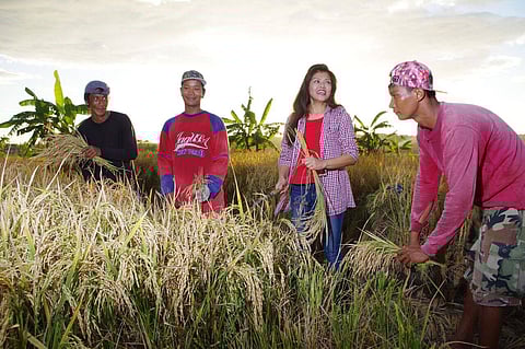 Imee Marcos (second to the right) with farmers from Ilocos Norte.