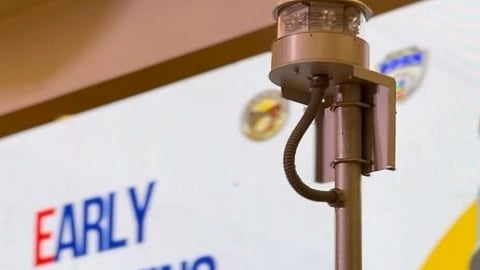 THE multi-colored LED lights convey clear, color-coded alerts for various hazards.