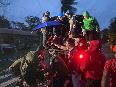 Disaster Response and Rescue Team of Naval Forces Southern Luzon (NAVFORSOL) responds to emergency call for pregnant woman in San Agustin, Libon on Sunday night, November 9, 2025. (Photo from NAVFORSOL)