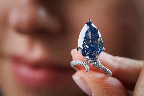 Mamahaling Mellon Blue diamond, nasubasta sa halagang $25.6M