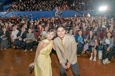 BDO endorsers Belle Mariano and Piolo Pascual who play Geri and Tupe Facundo pose in a ‘groufie’ inside Cinema 2 at SM Megamall during the world premier of ‘Meet, Greet & Bye.’