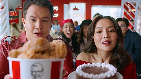 KFC Christmas bucket, with Juan Karlos Labajo (left) and Kathryn Bernardo (right).