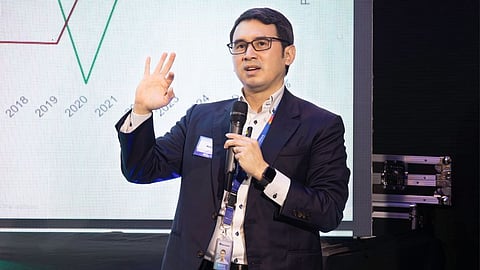 METROBANK’S chief economist and markets strategist Nicholas Mapa makes a presentation for Metrobank’s private wealth and corporate clients on the economic outlook at Metrobank’s 2025 Market Movers series on the bank’s expectations on GDP growth, inflation, interest rates, the peso, and the yield curve, among other pertinent matters.