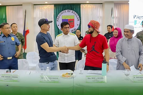 Brigadier General Frederick M. Sales, commander of the 101st Infantry (Three Red Arrows) Brigade, attends the ‘Pagsulut Duk Pagduwaa Pagbanta’ between the Abdurajan Najalan Clan of Barangay Bohe Piang, Al-Barka and the Selma Asmilin Clan of Barangay Taberlongan, Maluso as they formally ended their five-month clan conflict. The solemn and meaningful gathering marked a significant turning point for the communities affected by the dispute — one that had deeply affected local livelihoods, economy and education.