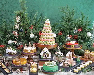 SPREAD the season’s cheer with Lanson Place’s
crafted holiday desserts.