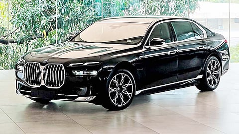 ELEGANT lines define the 750e xDrive’s exterior as the newest member of the 7 Series family.