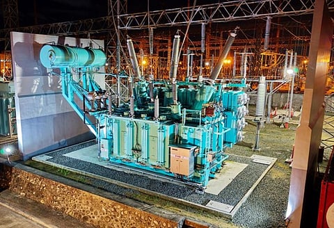 Serving growing power requirements. Meralco upgraded its Calamba 230 kilovolt (kV)-115 kV Delivery Point Substation to enhance the reliability and stability of electricity service in parts of Laguna and Batangas.