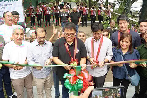 MMDA Chairman Romando Artes and Navotas Mayor John Rey Tiangco cut the ribbon for the formal inauguration and turned over of Navotas Greenzone Park Park Phase 4 in Navotas. MMDA Photo
