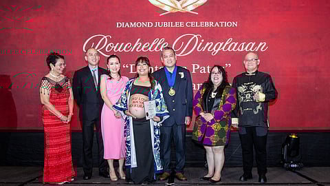 Rochelle Dinglasan, third prize winner for the Dulang May Isang Yugto Category, went onstage with her pregnant belly painted in red with the words, ‘IKULONG NA 'YAN, MGA KURAKOT.’