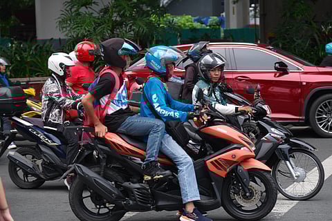 COMMUTERS hop on motorcycles from ride-hailing TNVS as they navigate the busy streets of Makati, highlighting the growing popularity of two-wheeled transport for quick, convenient and flexible urban commuting.