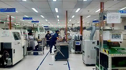 IN November alone, PEZA said it cleared P32.21 billion worth of investments across 38 projects, spanning export manufacturing, IT-BPM, logistics services, facilities development, and ecozone expansion.