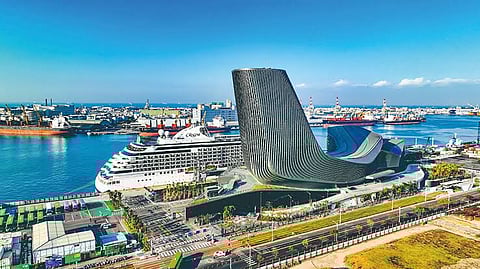 The DAILY TRIBUNE was privileged to be in the roster of guests at the Taiwan-Philippines Smart Port Development Forum in Kaohsiung City, Taiwan, last week. With its jaw-dropping architecture, relaxed living, astounding tourist sites, and effective governance, Taiwan’s southern city is on the verge of becoming the next ‘tiger city,’ next to Taipei.
